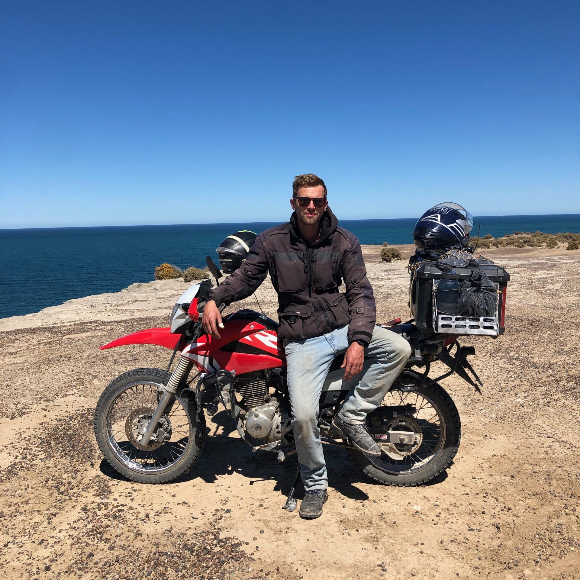 Philipp mit Motorrad – dein Experte für Motorradreisen in Kolumbien und Südamerika